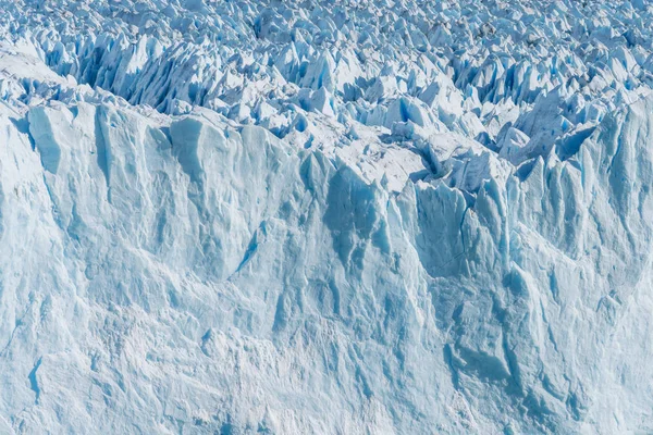 Vista de cerca de brillante azul blanco enorme glaciar congelar el hielo en s —  Fotos de Stock