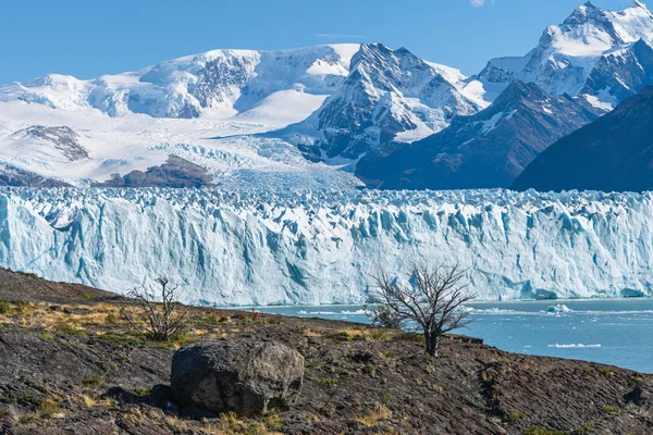 Niesamowity widok na lodowiec Perito Moreno, niebieski lód Burg lodowiec FRO — Zdjęcie stockowe