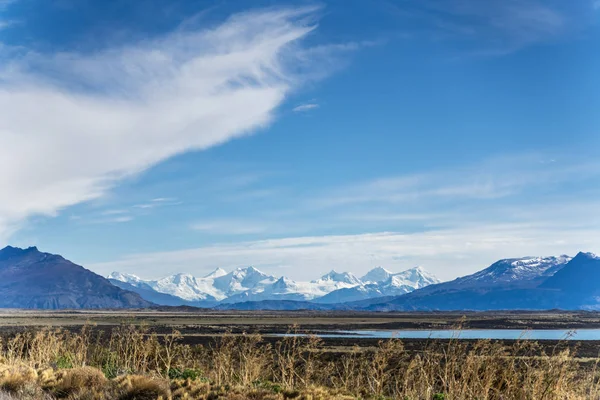 Beautiful panoramic view of blue water river with golden yellow — Stock Photo, Image