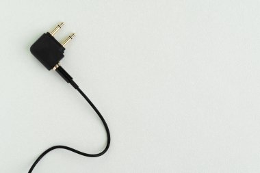 2 bacaklı ve blac kulaklık ses jakı düz döşeme