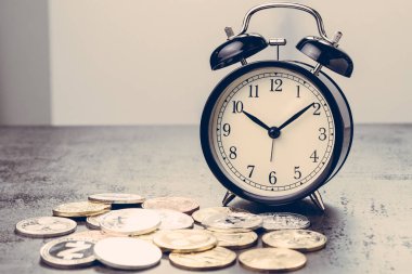 Cryptocurrency yatırım uyarısı zaman, siyah çalar saat var