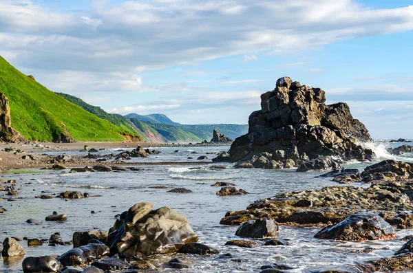 Ilha Através Das Rochas — Fotografia de Stock