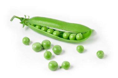 Beyaz arkaplanda bezelye talaşlarını aç