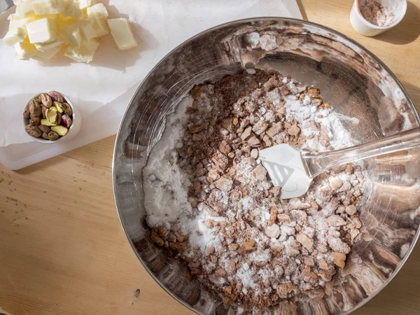 Paso Preparar Típico Pastel Casero Con Mantequilla Cacao Azúcar Galletas — Foto de Stock