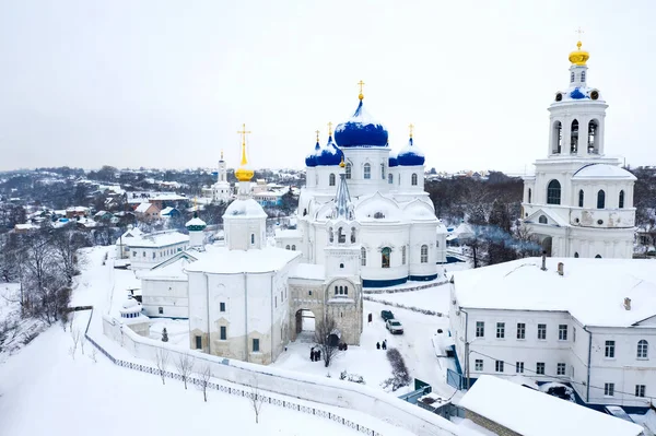 Vista del dron de invierno del Monasterio de las Mujeres de Bogolubsky, en Bogolubovo —  Fotos de Stock