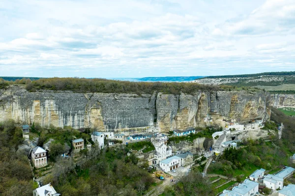 Bakhchisaray Cave Monastery, também conhecido como Assunção Monastery of the Caves, Crimea. Vista aérea de drones — Fotografia de Stock