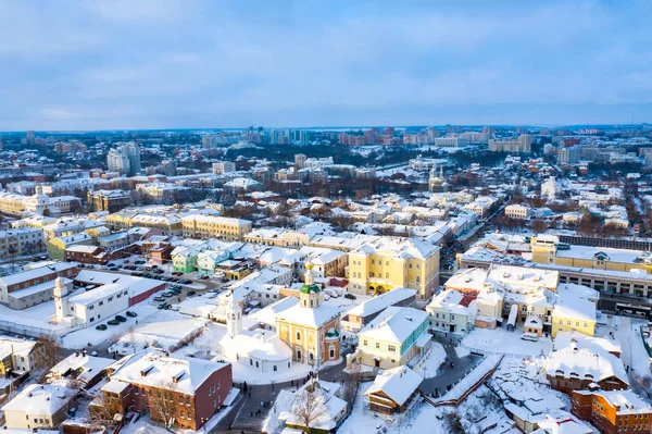 Goldring von Russland. Luftaufnahme der Innenstadt von Wladimir mit dem goldenen Tor und der Dreifaltigkeitskirche — Stockfoto