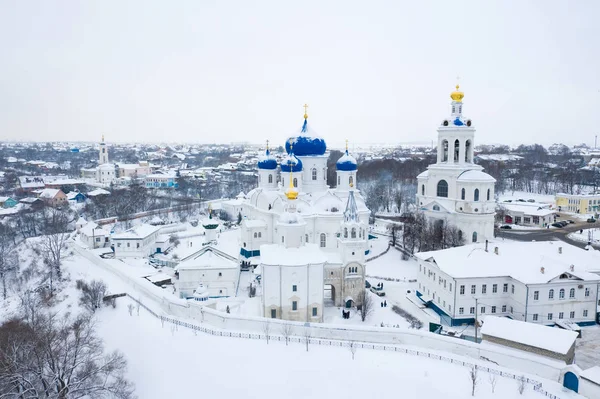 Tiro de dron de invierno del Monasterio de Mujeres Holy Bogolubsky, en Bogolubovo —  Fotos de Stock