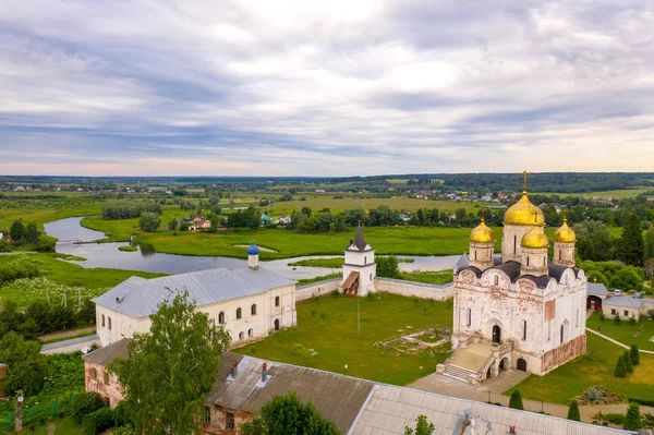 Aerial drone view of Nativity of the Theotokos and St.Therapont Luzhetsky Monastery, Mozhaysk — Stock Photo, Image