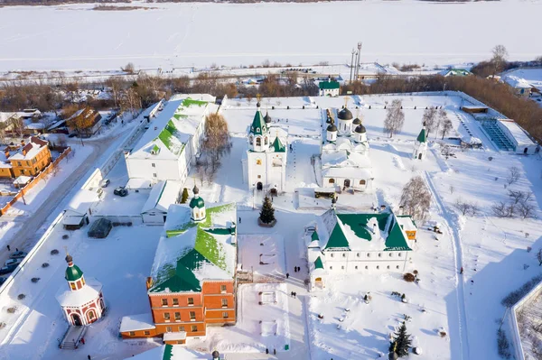 ロシア・ウラジミール地方ムロムの変容修道院のパノラマ冬の航空写真 — ストック写真