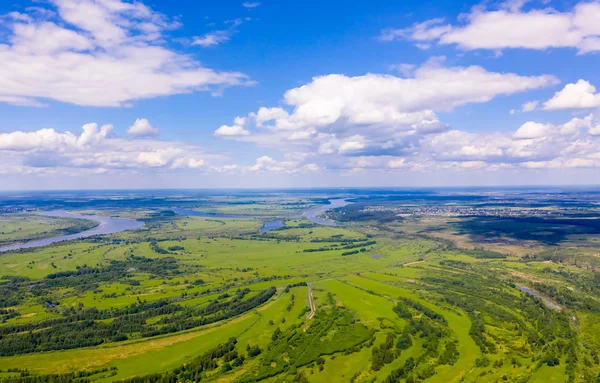 Vista aérea del delta del río Oka con lagos, campos y llanuras aluviales —  Fotos de Stock