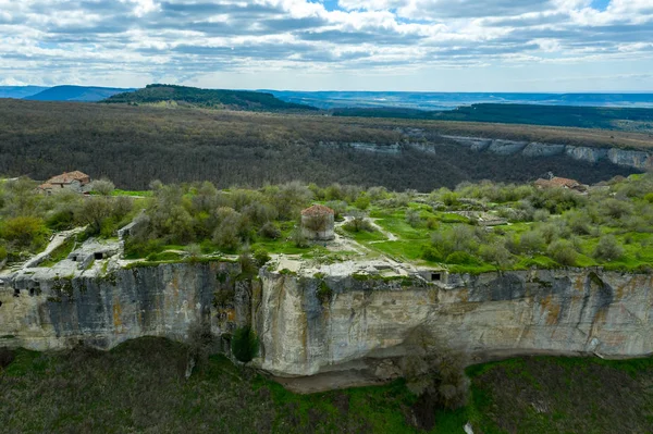 Veduta aerea della città grotta Chufut-Kale, vicino alla città di Bakhchisaray, Crimea Immagine Stock