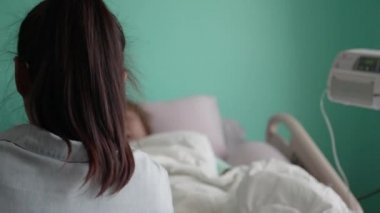 Hastayı hastanede ziyaret ettim..