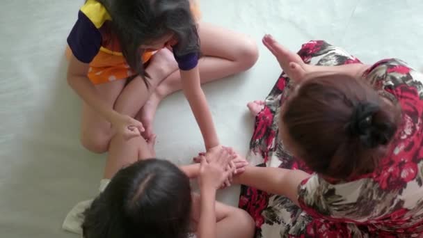 Good Memories Asian Mother Playing Her Daughter Girls — Stock Video