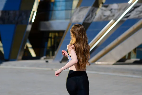 Primer Plano Atractiva Joven Corriendo Haciendo Ejercicio Aire Libre — Foto de Stock