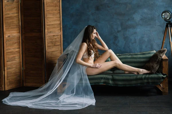 Goedemorgen Van Bruid Sexy Meid Die Poseert Wit Kanten Ondergoed — Stockfoto