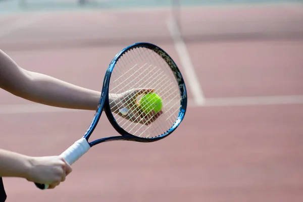Tennisballen Raket Het Veld Zonnige Dag Sport Hobby — Stockfoto