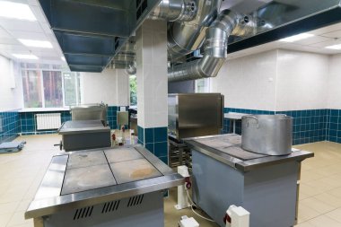 Yemek, yemek, tabak, detay hazırlamak için restoran mutfak ekipmanları.