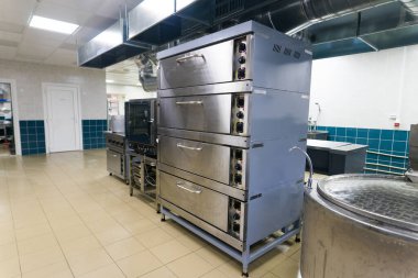 Yemek, yemek, tabak, detay hazırlamak için restoran mutfak ekipmanları.