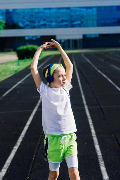 Mädchen Joggen Einem Sonnigen Sommerabend Liegen Auf Laufband Stadion Körperliches — Stockfoto