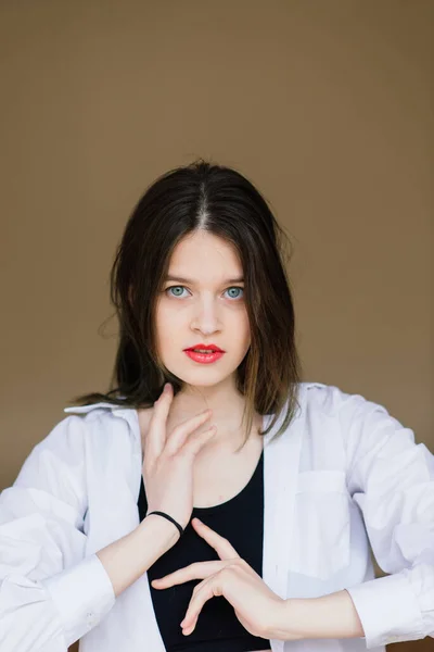 Emotioneel Portret Van Een Verraste Vrouw Verbazingemotie Studio Geïsoleerde Schot — Stockfoto