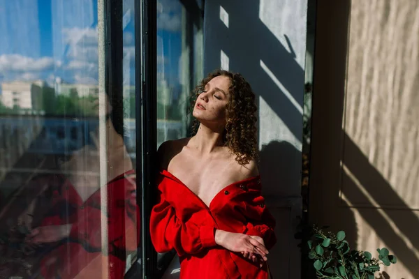 Retrato Sin Retocar Una Joven Mujer Belleza Natural Dormitorio Del —  Fotos de Stock