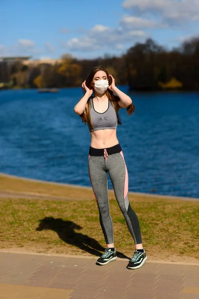 Corredoras Ejercicio Matutino Lleva Una Máscara Nasal Protección Contra Virus — Foto de Stock