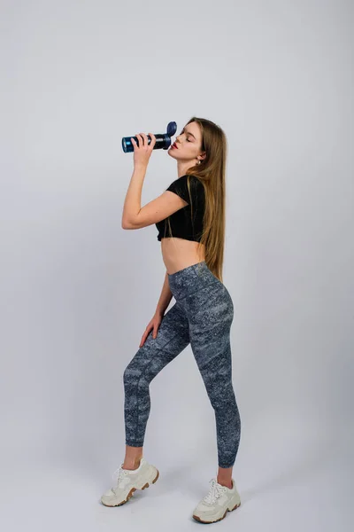 Hälsosam Livsstil Full Längd Porträtt Leende Ung Fitness Flicka Perfekt — Stockfoto