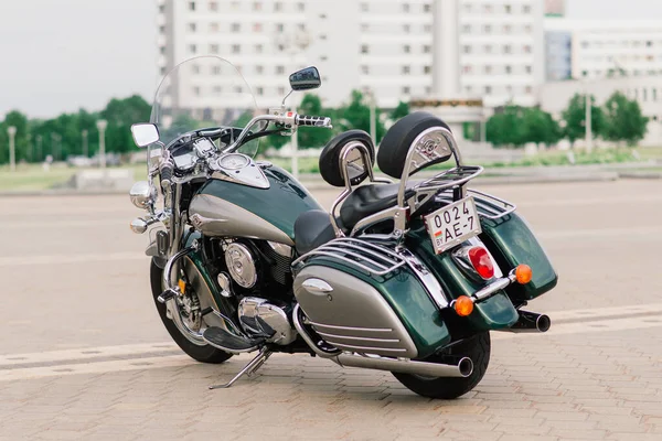 Minsk, Belarus - 07.24.2020. Büyük motorsiklet, şehir meydanında bisiklet..