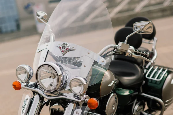 Minsk, Belarus - 07.24.2020. Büyük motorsiklet, şehir meydanında bisiklet..