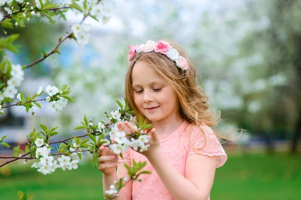 Pretty Child Girl Smiling Playing Flowers Garden Blooming Trees Cherry — Stock Photo, Image