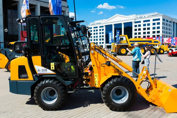 Minsk Weißrussland 2020 Mähdrescher Und Traktoren Landmaschinenausstellung — Stockfoto