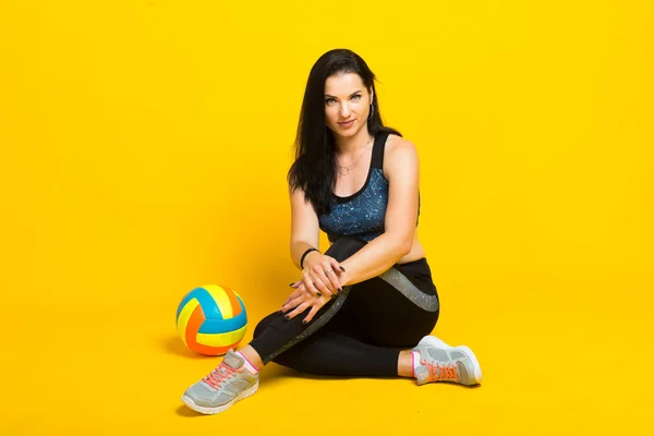 Young Beautiful Female Volleyball Player Isolated Yellow Studio — Stock Photo, Image