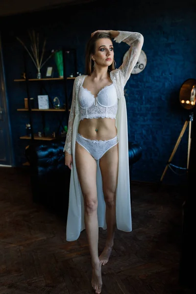 Çamaşırlı Güzel Bir Kadının Sanat Odası Moda Fotoğrafı Mükemmel Vücut — Stok fotoğraf