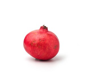 olgun, beyaz arka plan üzerinde sulu nar