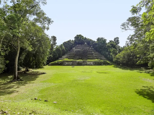 Sunny Scenery Lamanai Temple Belize — Stock Photo, Image