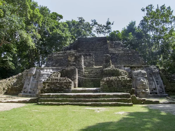 Paisagem Ensolarada Torno Templo Lamanai Belize — Fotografia de Stock