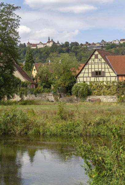 ブラウンスバッハ 夏の時間で南ドイツの領域の Baechlingen という村 — ストック写真