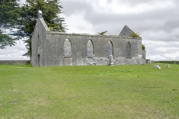 Τοπίο Γύρω Από Μια Καταρρέουσα Εκκλησία Στην Connemara Μια Περιοχή — Φωτογραφία Αρχείου