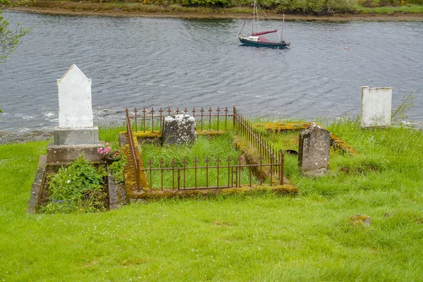 Rlanda Bir Bölge Olan Connemara Eski Bir Mezarlığı Gösteren Deniz — Stok fotoğraf