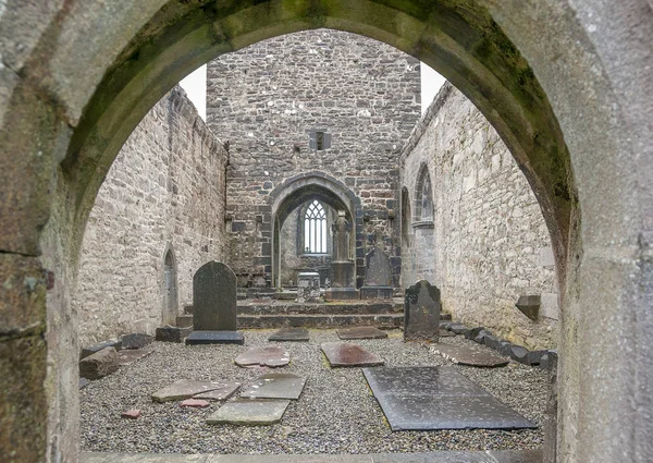 Landschap Een Oude Kerk Ruïne Met Kerkhof Gezien Connemara Een — Stockfoto