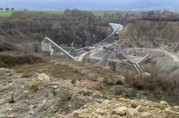 破坏德国南部一家砾石工厂的堆积如山的风景 — 图库照片