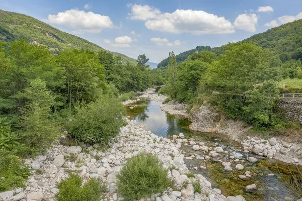 Ειδυλλιακό Φυσικό Τοπίο Δίπλα Στον Ποταμό Ardeche Στη Νότια Γαλλία — Φωτογραφία Αρχείου