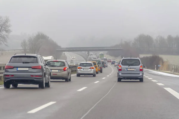 Scenario Nebbioso Autostrada Inverno Nel Sud Della Germania — Foto Stock