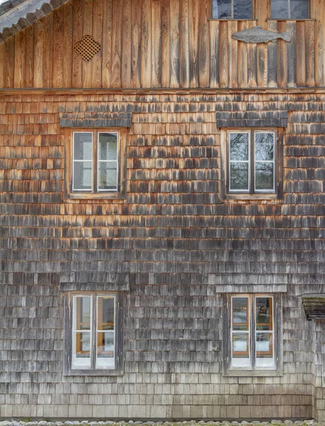 Drewniany dom fasada — Zdjęcie stockowe