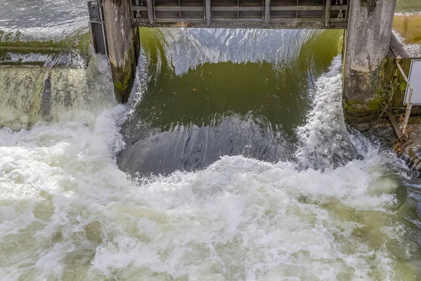 Water and weir — Stock Photo, Image