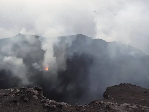 Crater at Mount Stromboli — Stock Photo, Image