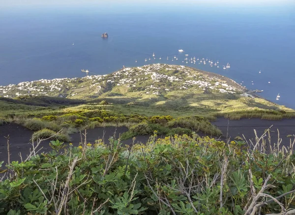 Høyvinkelvisning ved Stromboli – stockfoto