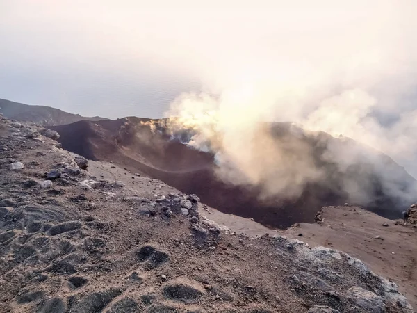 斯特罗姆博利山的火山口 — 图库照片