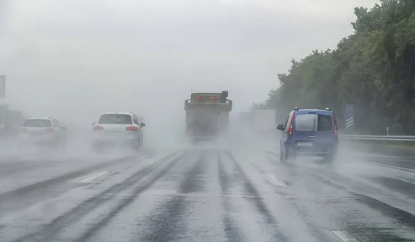 Βροχερό οδικό τοπίο — Φωτογραφία Αρχείου